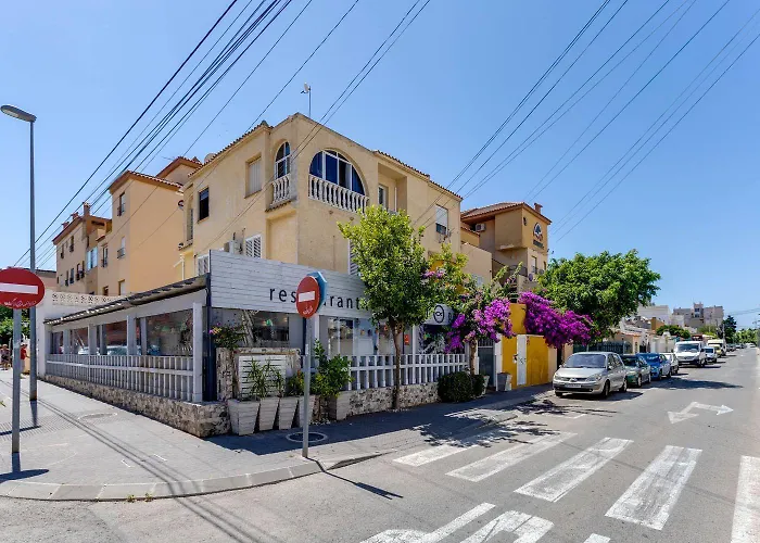 Santana -19 At With Pool, Garage And Lift Torrevieja